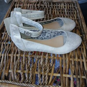 Nine West Girls Metallic Champagne Ballet Flats with Ankle Strap